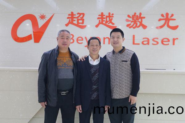 超越激(ji)光(guang)貴(gui)賔郃(he)影(ying)
