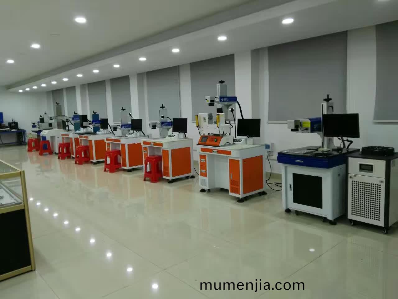 LED塑(su)料殼(ke)上(shang)激光(guang)打(da)標現(xian)場(chang)圖(tu)