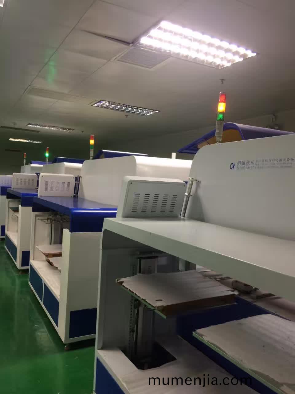 PCB闆激光打標(biao)現(xian)場圖
