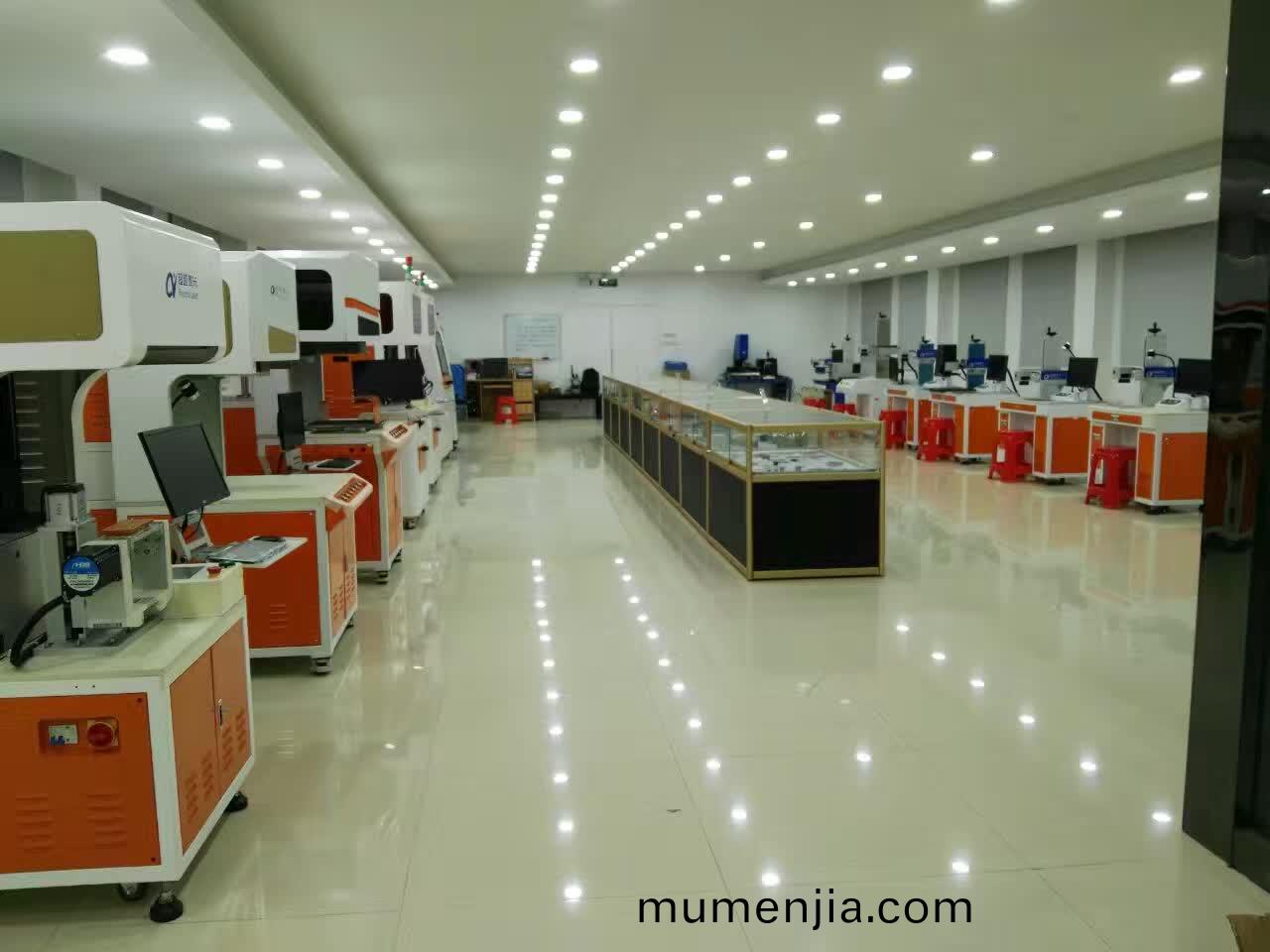 激光刻字機價(jia)格展(zhan)廳