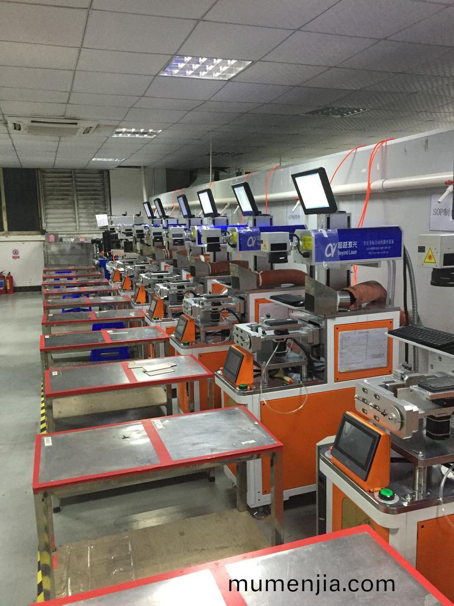 vivo手機電池蓋3D激光鐳(lei)鵰現(xian)場3