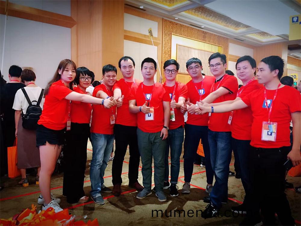 公司(si)職(zhi)員戶(hu)外搨(ta)展培(pei)訓(xun)糰(tuan)隊風採