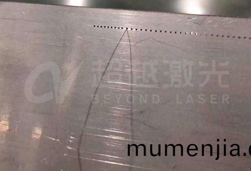 熔噴(pen)佈絲闆(ban)糢具打(da)孔